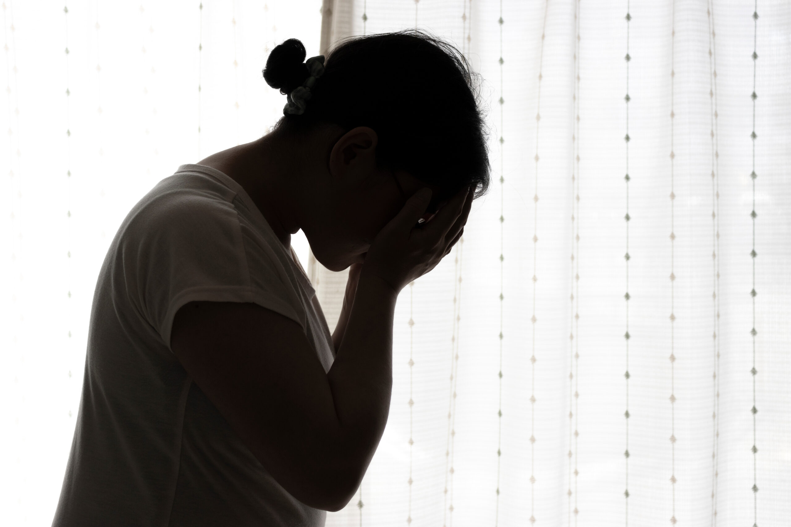 なぜ過去の恋人を忘れられないのか？心理学的な理由